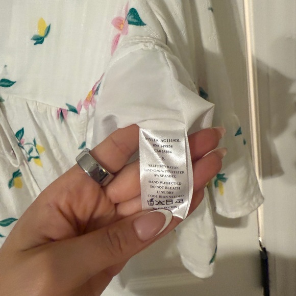 Sadie & Sage White and Yellow Flutter Sleeve Blouse - Picture 8 of 10